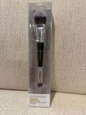🆕 JAPONESQUE Conceal & Blend Face Brush